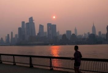 煙霧持續 聯合國紐約總部首次因空氣污染「放棄」升旗