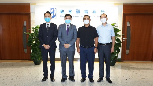 南粵集團有限公司捐贈35萬個口罩供學校開學用